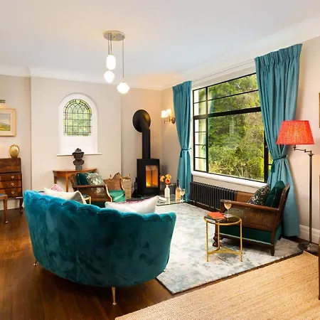 Holiday home Endymion House